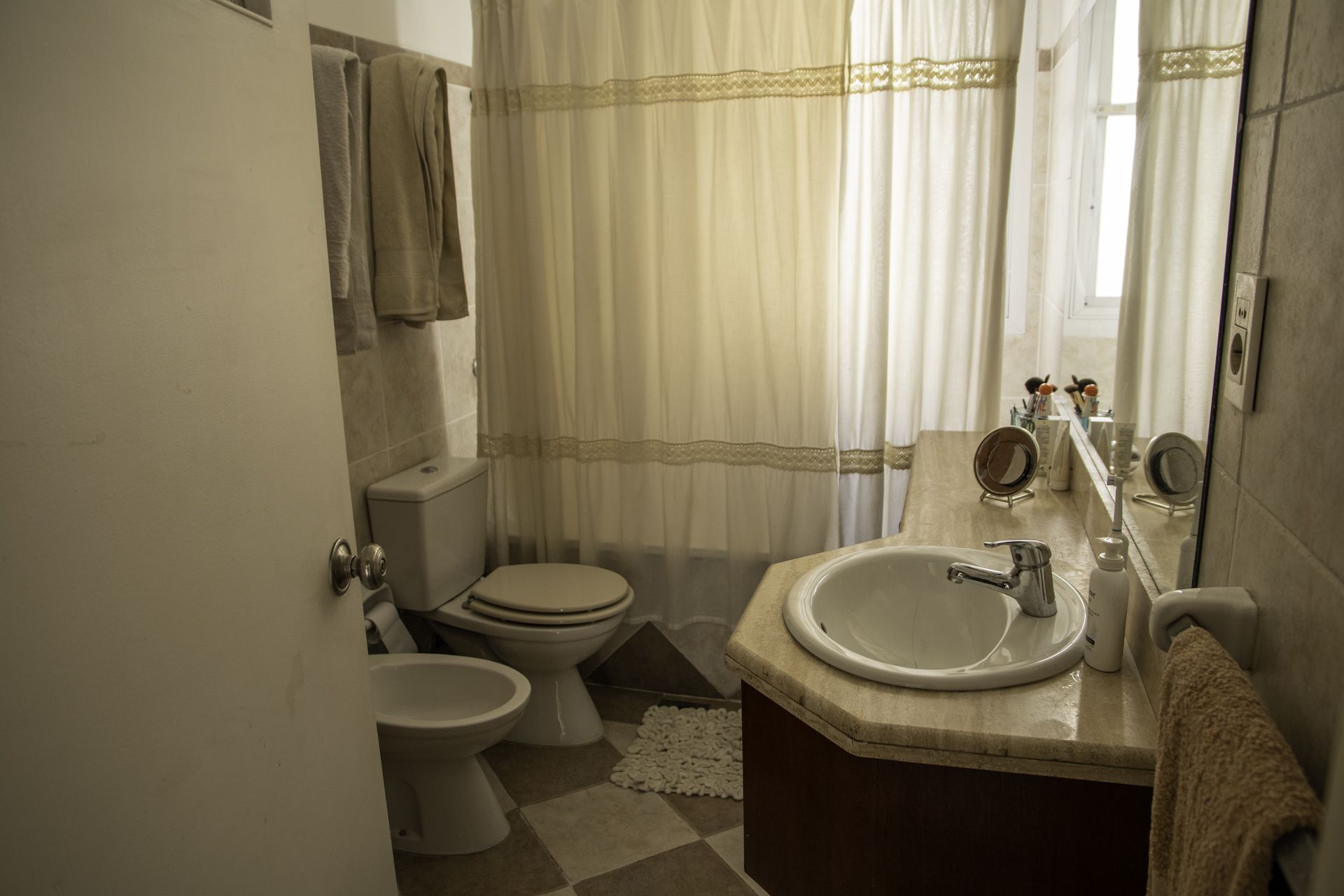 POCITOS, 3 dorm. 2 baños