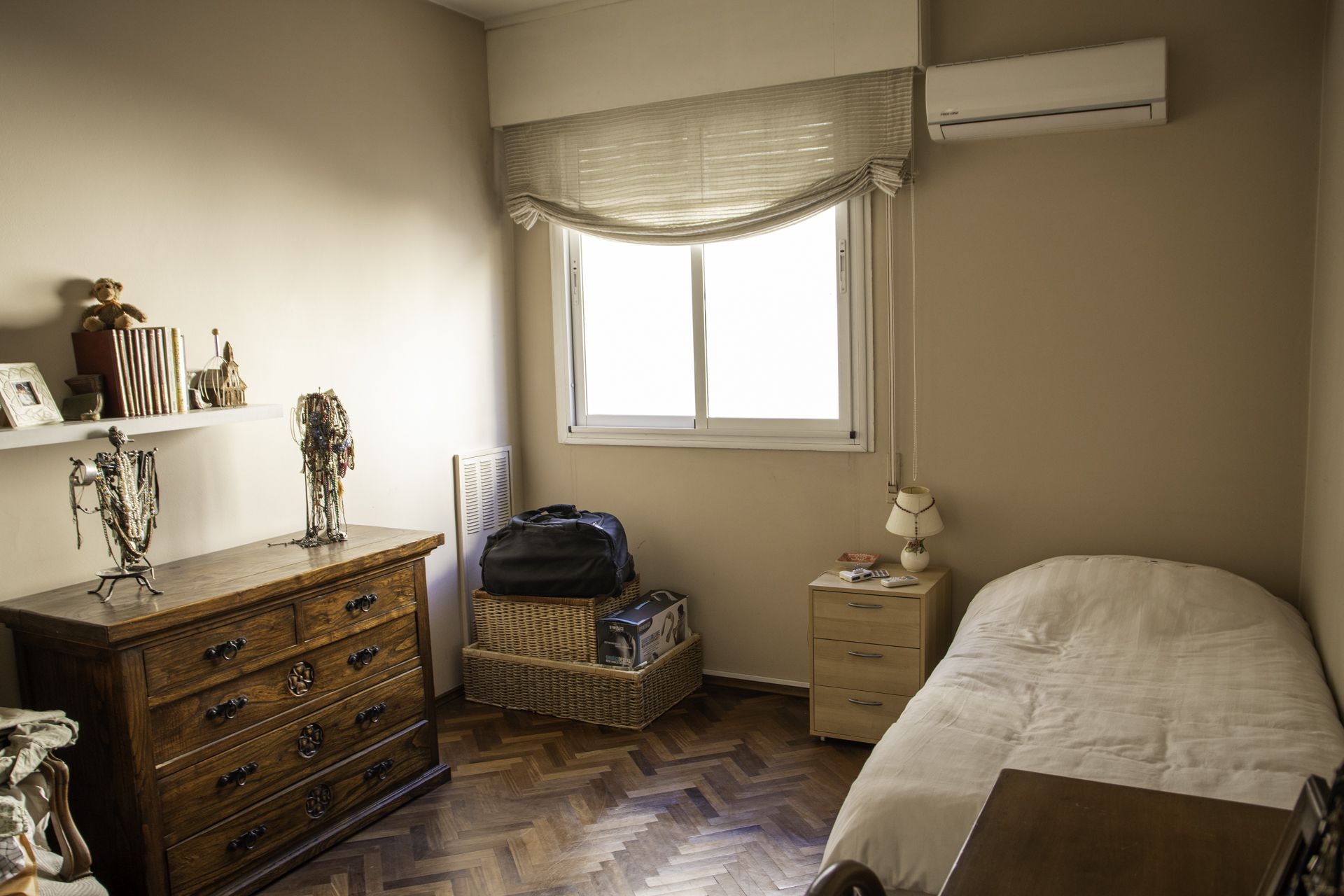 POCITOS, 3 dorm. 2 baños