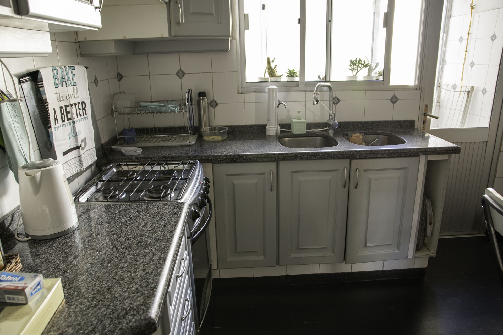POCITOS, 3 dorm. 2 baños